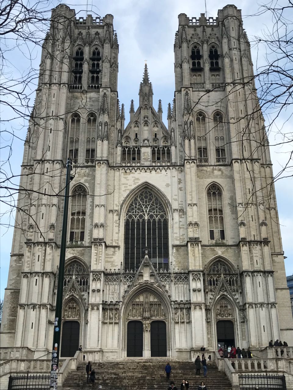 Eine Kirche im Gothisc-Stil von außen.